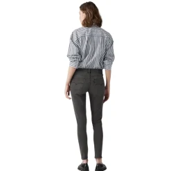 Pantalones tejanos Levis 711 Skinny
